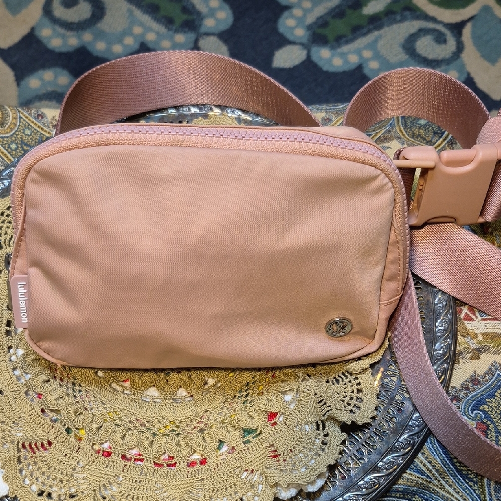 Lululemon Everywhere Belt Bag Blush